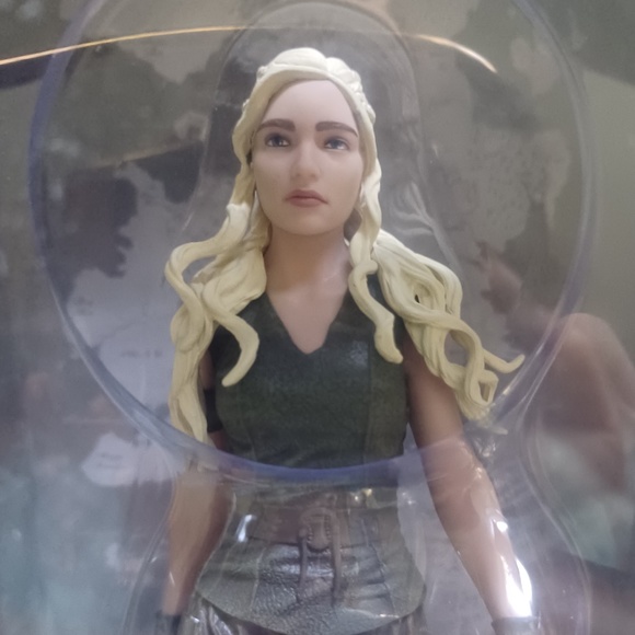 BNIB Dark Horse Comics Game of Thrones Daenerys Targaryen Deluxe Figure - Picture 2 of 6